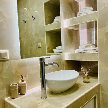 Iris Luxury House 公寓