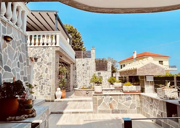 Iris Luxury House